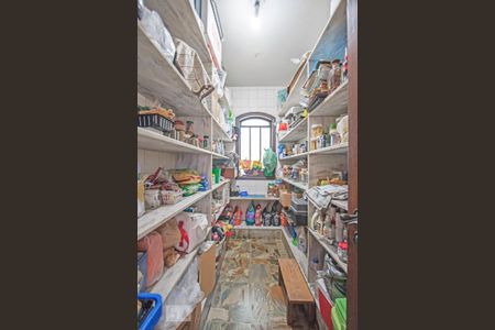 Casa à venda com 540m², 4 quartos e 8 vagas Casa à venda com 540m², 4 quartos e 8 vagasDispença