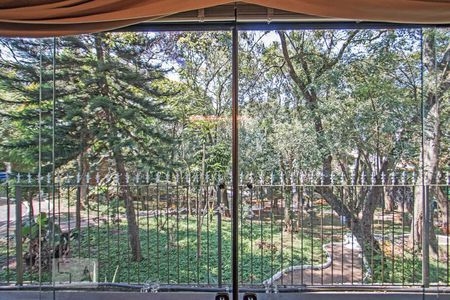 Casa à venda com 540m², 4 quartos e 8 vagas Casa à venda com 540m², 4 quartos e 8 vagasVista da Sala de Jantar para a Praça