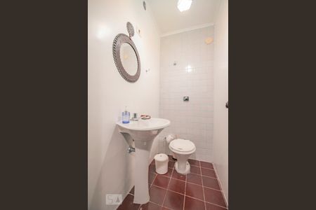 Casa à venda com 540m², 4 quartos e 8 vagas Casa à venda com 540m², 4 quartos e 8 vagasBanheiro da Adega