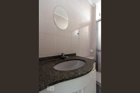 Banheiro  de apartamento à venda com 2 quartos, 44m² em Jardim Pinheiros, São Paulo