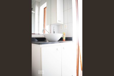 Banheiro de kitnet/studio para alugar com 1 quarto, 24m² em Centro Histórico, Porto Alegre