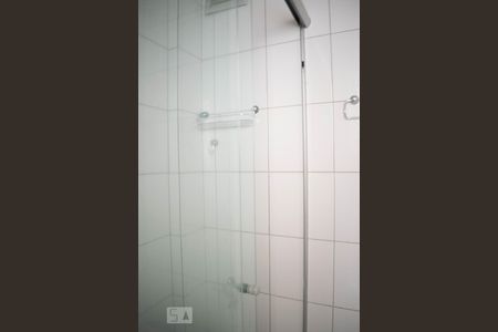 Banheiro de kitnet/studio para alugar com 1 quarto, 24m² em Centro Histórico, Porto Alegre