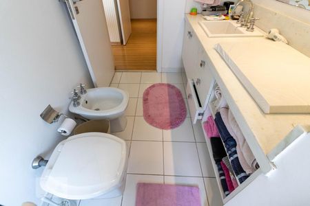 Apartamento à venda com 268m², 4 quartos e 3 vagas Apartamento à venda com 268m², 4 quartos e 3 vagasBanheiro da Suíte 1