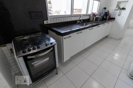 Apartamento à venda com 268m², 4 quartos e 3 vagas Apartamento à venda com 268m², 4 quartos e 3 vagasCozinha