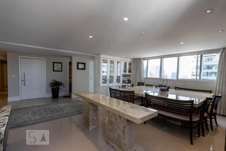 Apartamento à venda com 268m², 4 quartos e 3 vagas Apartamento à venda com 268m², 4 quartos e 3 vagasSala