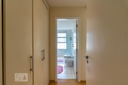 Apartamento à venda com 268m², 4 quartos e 3 vagas Apartamento à venda com 268m², 4 quartos e 3 vagasSuíte 1