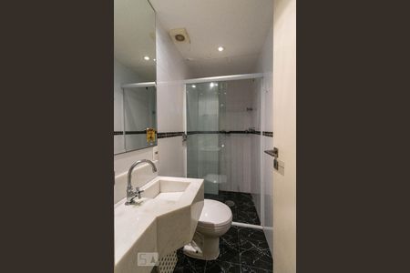 Apartamento à venda com 268m², 4 quartos e 3 vagas Apartamento à venda com 268m², 4 quartos e 3 vagasBanheiro da Suíte 3