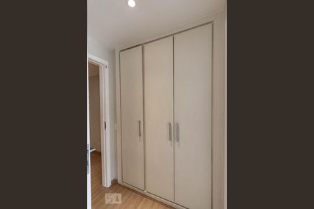 Apartamento à venda com 268m², 4 quartos e 3 vagas Apartamento à venda com 268m², 4 quartos e 3 vagasSuíte 2
