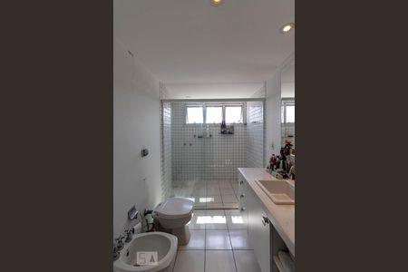 Apartamento à venda com 268m², 4 quartos e 3 vagas Apartamento à venda com 268m², 4 quartos e 3 vagasBanheiro da Suíte 4