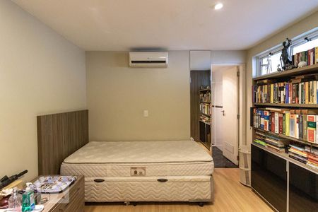 Apartamento à venda com 268m², 4 quartos e 3 vagas Apartamento à venda com 268m², 4 quartos e 3 vagasSuíte 3