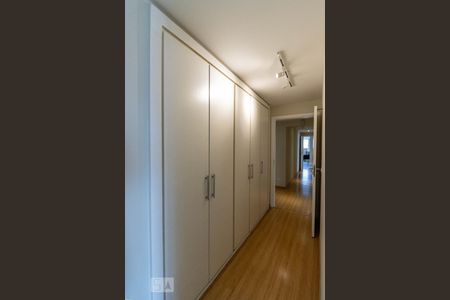 Apartamento à venda com 268m², 4 quartos e 3 vagas Apartamento à venda com 268m², 4 quartos e 3 vagasSuíte 4