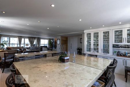 Apartamento à venda com 268m², 4 quartos e 3 vagas Apartamento à venda com 268m², 4 quartos e 3 vagasSala