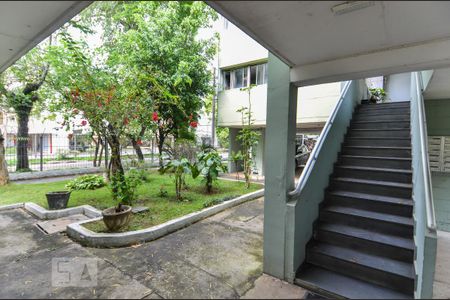 Apartamento para alugar com 60m², 2 quartos e 1 vaga Apartamento para alugar com 60m², 2 quartos e 1 vagaEscada Bloco