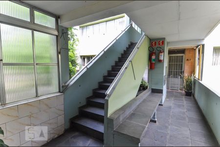 Apartamento para alugar com 60m², 2 quartos e 1 vaga Apartamento para alugar com 60m², 2 quartos e 1 vagaEscada Bloco