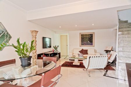 Sala de casa de condomínio à venda com 3 quartos, 201m² em Chora Menino, São Paulo