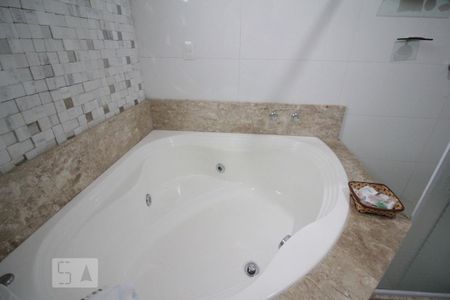 Casa para alugar com 278m², 3 quartos e 3 vagasBanheiro