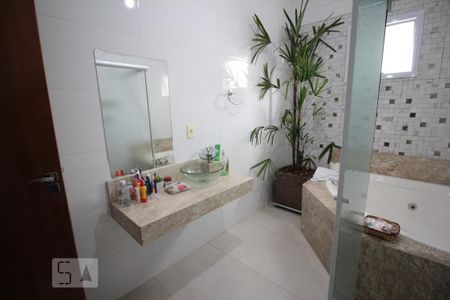 Casa para alugar com 278m², 3 quartos e 3 vagasBanheiro
