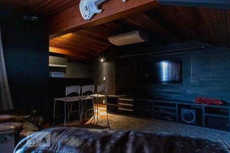 Casa de condomínio à venda com 836m², 5 quartos e 5 vagasSala de cinema