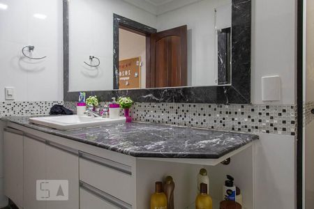 Casa de condomínio à venda com 836m², 5 quartos e 5 vagasBanheiro da suíte 4