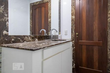 Casa de condomínio à venda com 836m², 5 quartos e 5 vagasLavabo
