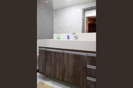 Casa de condomínio à venda com 836m², 5 quartos e 5 vagasBanheiro feminino Sauna