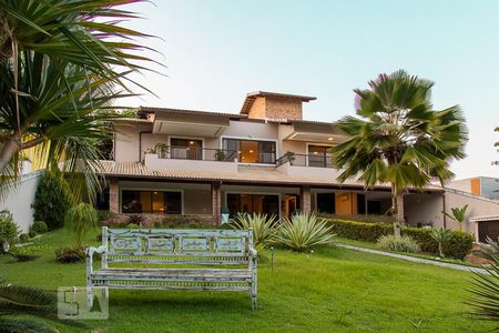 Casa de condomínio à venda com 836m², 5 quartos e 5 vagasFachada da casa