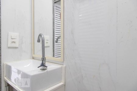 Casa de condomínio à venda com 836m², 5 quartos e 5 vagasBanheiro masculino Sauna