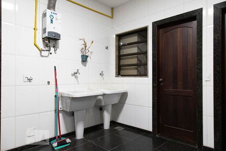 Casa de condomínio à venda com 836m², 5 quartos e 5 vagasÁrea de serviço