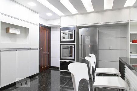 Casa de condomínio à venda com 836m², 5 quartos e 5 vagasCozinha