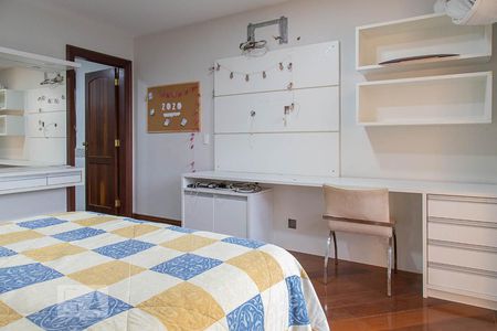 Casa de condomínio à venda com 836m², 5 quartos e 5 vagasSuíte 4