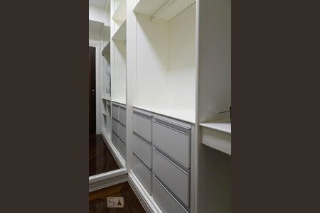 Casa de condomínio à venda com 836m², 5 quartos e 5 vagasSuíte 2 - Closet