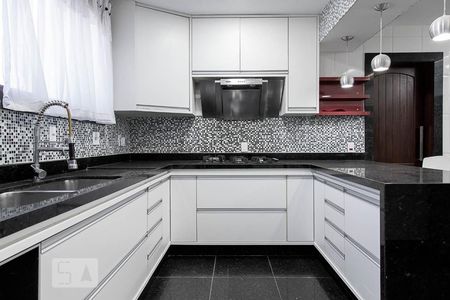 Casa de condomínio à venda com 836m², 5 quartos e 5 vagasCozinha