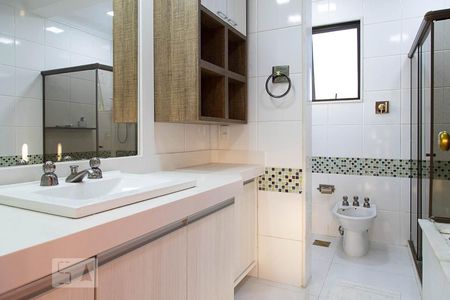 Casa de condomínio à venda com 836m², 5 quartos e 5 vagasBanheiro da suíte 3