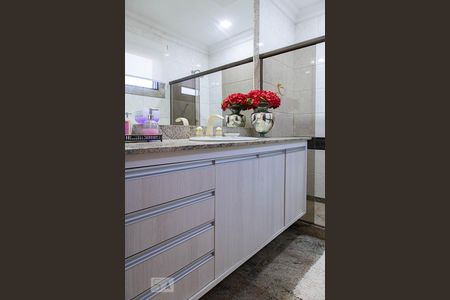 Casa de condomínio à venda com 836m², 5 quartos e 5 vagasBanheiro da suíte 1