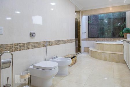 Casa de condomínio à venda com 836m², 5 quartos e 5 vagasBanheiro da suíte master