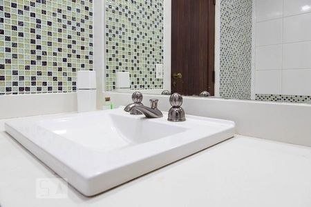 Casa de condomínio à venda com 836m², 5 quartos e 5 vagasBanheiro da suíte 3