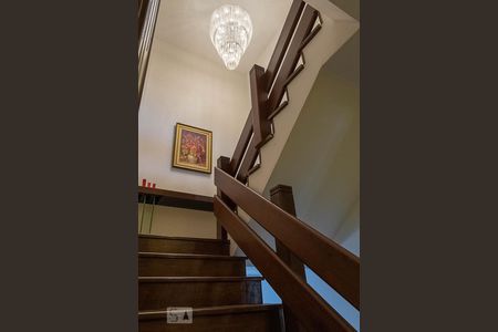 Casa de condomínio à venda com 836m², 5 quartos e 5 vagasEscada