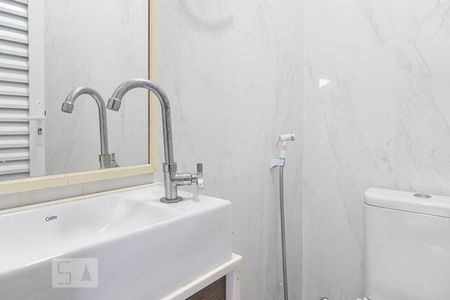 Casa de condomínio à venda com 836m², 5 quartos e 5 vagasBanheiro masculino Sauna