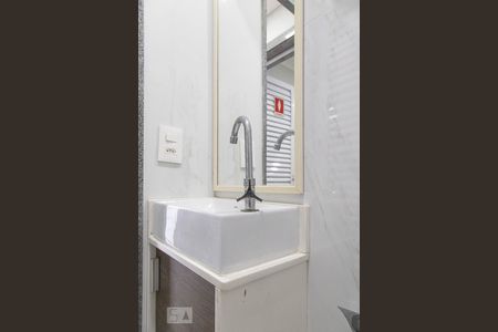 Casa de condomínio à venda com 836m², 5 quartos e 5 vagasBanheiro masculino Sauna