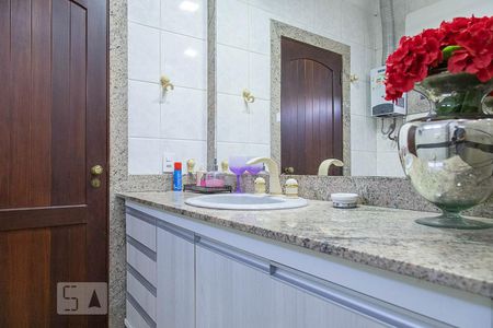 Casa de condomínio à venda com 836m², 5 quartos e 5 vagasBanheiro da suíte 1