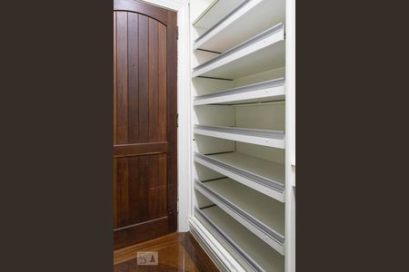 Casa de condomínio à venda com 836m², 5 quartos e 5 vagasSuíte 2 - Closet