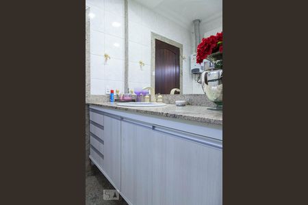 Casa de condomínio à venda com 836m², 5 quartos e 5 vagasBanheiro da suíte 1