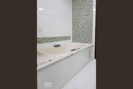 Casa de condomínio à venda com 836m², 5 quartos e 5 vagasBanheiro da suíte 3 - Hidromassagem