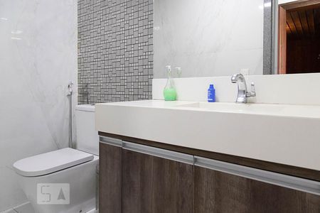 Casa de condomínio à venda com 836m², 5 quartos e 5 vagasBanheiro feminino Sauna