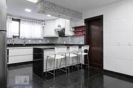 Casa de condomínio à venda com 836m², 5 quartos e 5 vagasCozinha