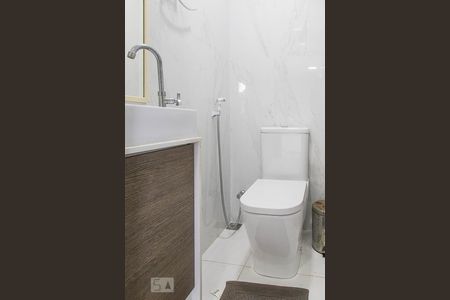 Casa de condomínio à venda com 836m², 5 quartos e 5 vagasBanheiro masculino Sauna