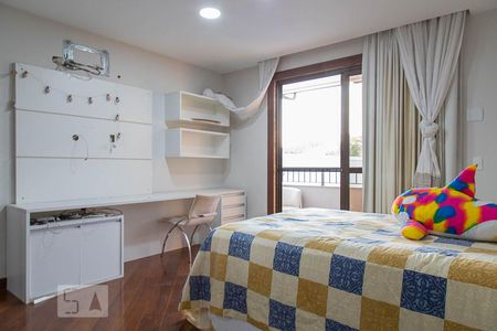 Casa de condomínio à venda com 836m², 5 quartos e 5 vagasSuíte 4