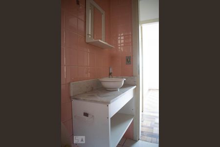Banheiro de apartamento para alugar com 1 quarto, 43m² em Menino Deus, Porto Alegre