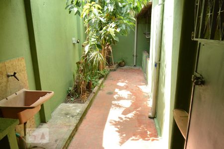Casa para alugar com 89m², 2 quartos e 1 vagaDetalhe da area de serviço com quintal