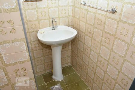 Casa para alugar com 89m², 2 quartos e 1 vagaBanheirro